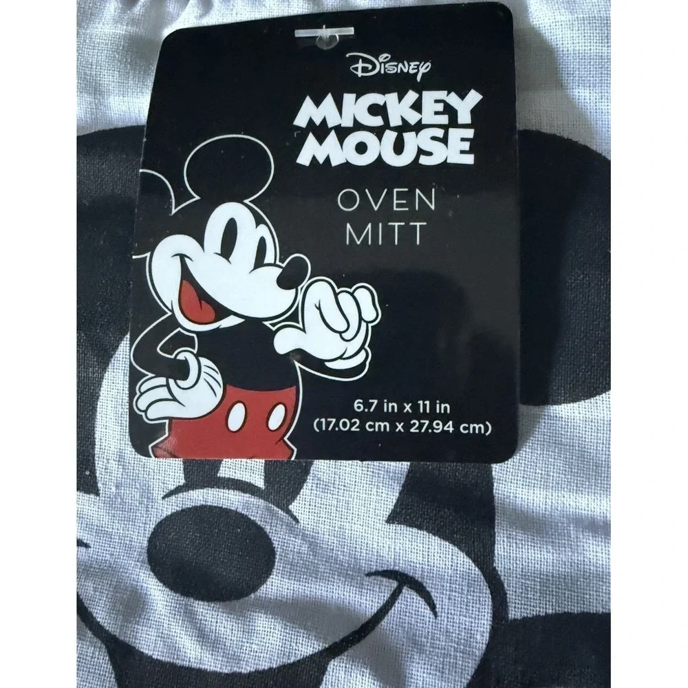 Mickey Mouse Oven Mitt  New with Tags